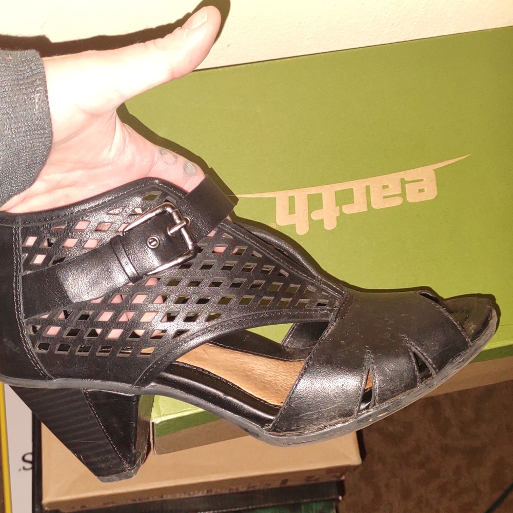 Women's shoes